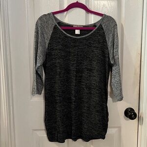 Gray and Black Women's Raglan Top